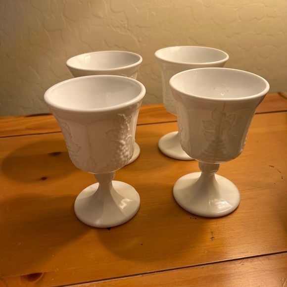 Indiana Glass Harvest Grape milk glass giblets set of 4 - Picture 1 of 2